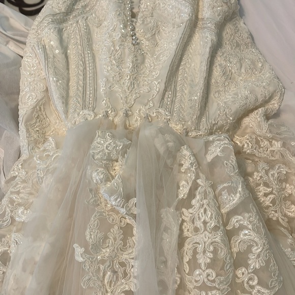 Size 10 Martina Liana wedding dress! - Picture 5 of 15